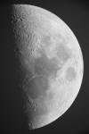 Tagaufnahmen vom Mond in schwarzweiss